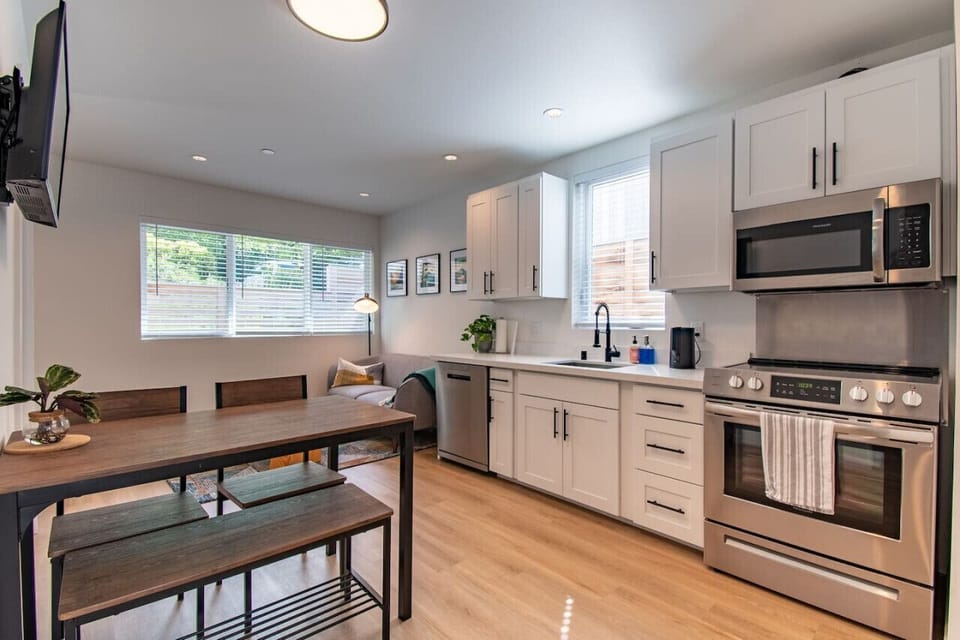 Experience functionality and comfort in our kitchen! Outfitted with a toaster, dishwasher, microwave, electric kettle, coffee/tea maker, stove, refrigerator, and essential utensils, it’s perfect for any meal preparation.