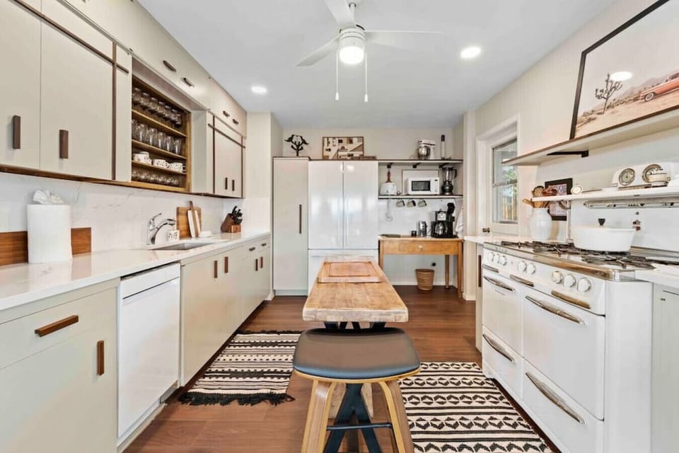 Tons of natural light in the kitchen