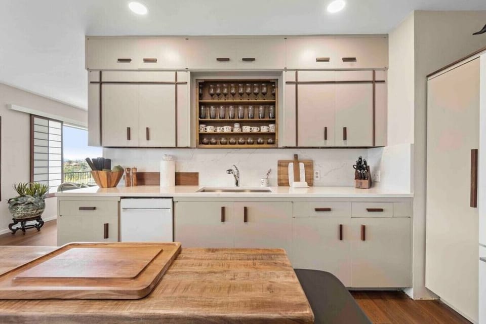 The kitchen has plenty of cupboard space