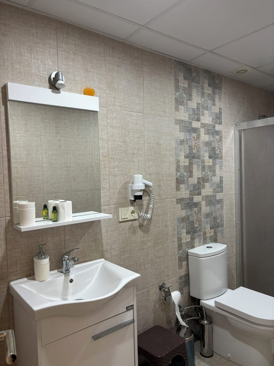 Double or Twin Room | Bathroom | Shower, hair dryer, towels, soap