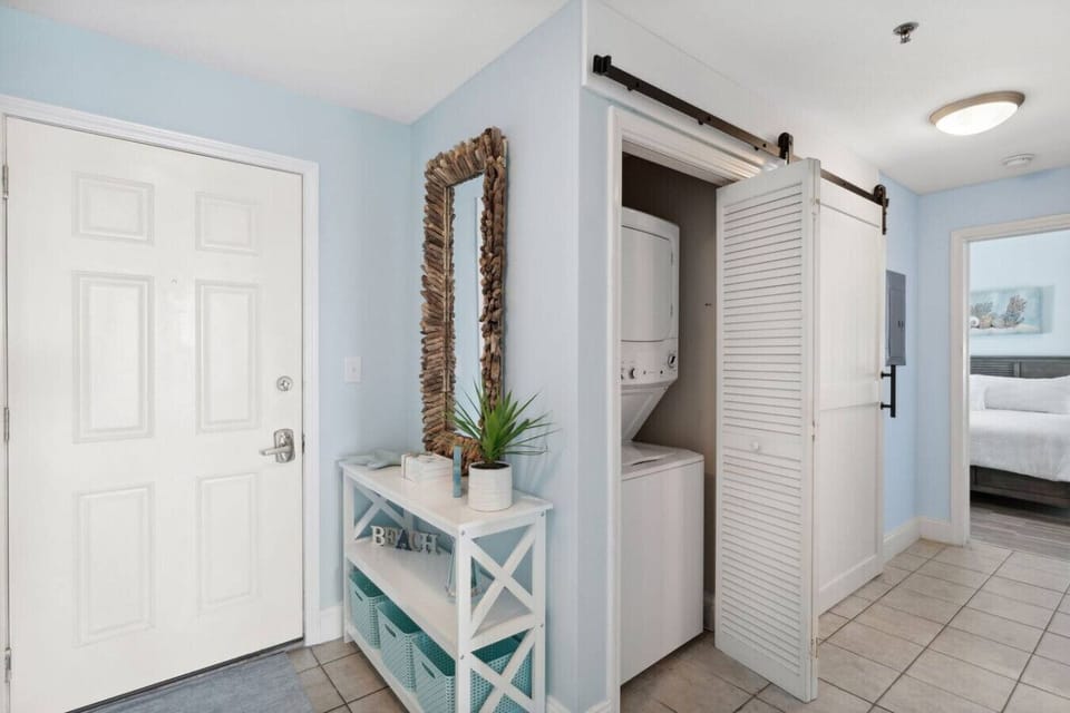 Front Door Entryway with Laundry Area (Washer and Dryer)