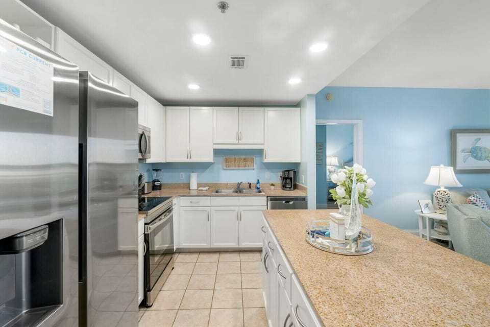 Fully Stocked Kitchen with Lake Views, Light Show Views and Island Bar Seating