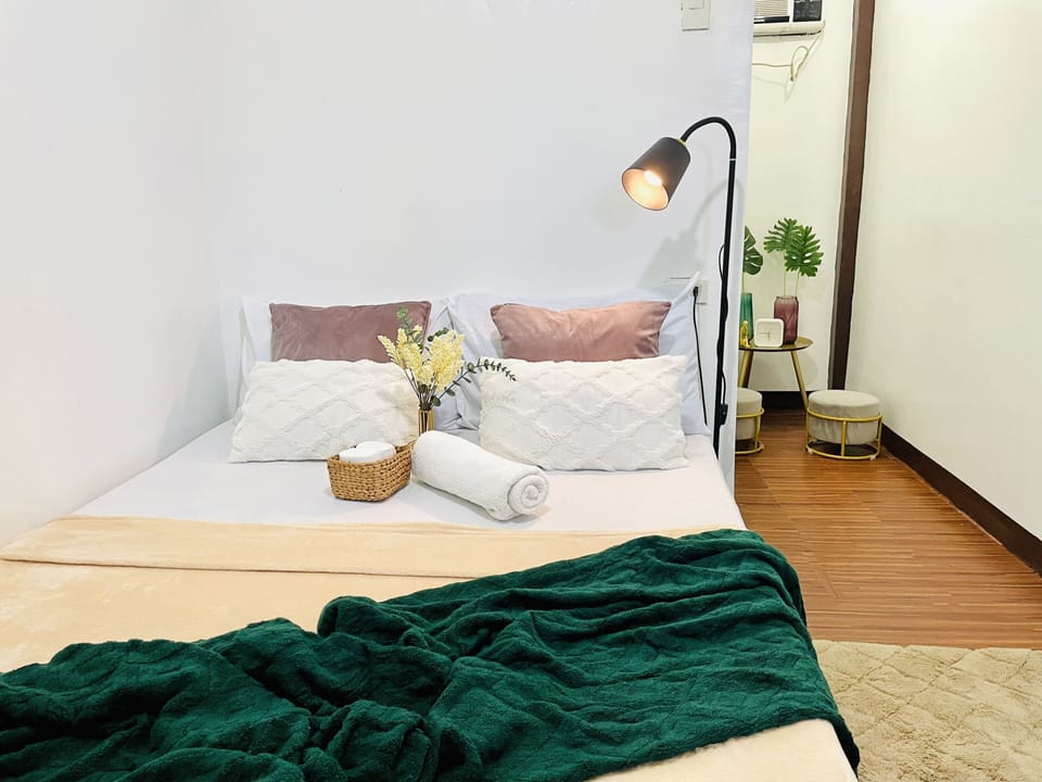 Basic Double Room | Desk, WiFi (free), bed sheets