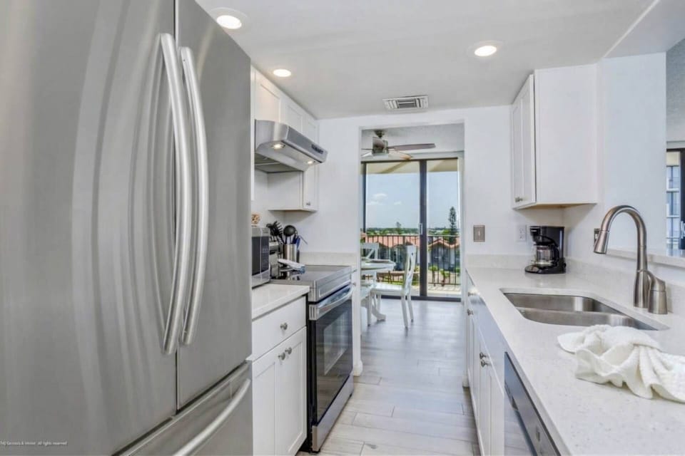 Full stainless & granite kitchen with dishes, pots and pans to create your favorite dishes at home!