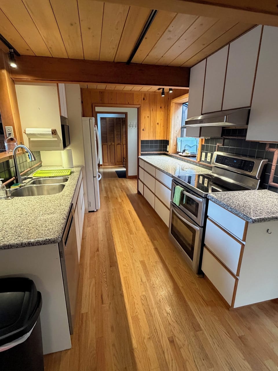 Full size kitchen