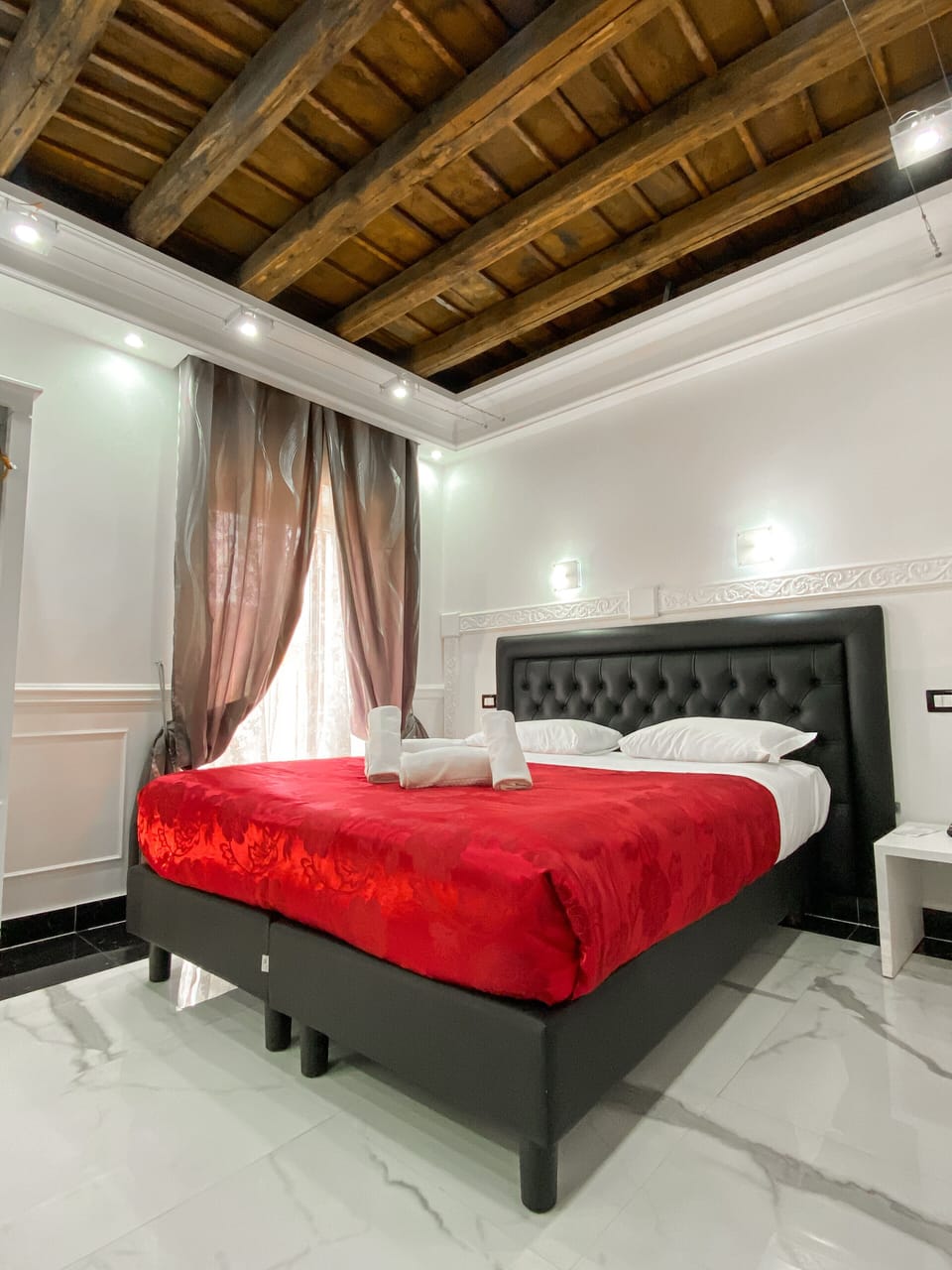 Deluxe Double or Twin Room | Minibar, in-room safe, desk, soundproofing