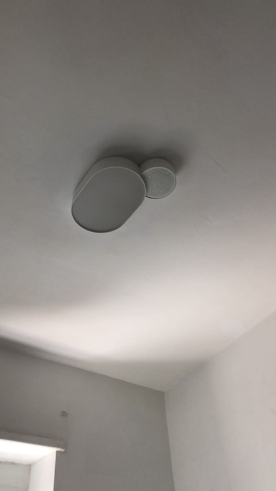 There are blueetooth speakers to listen music in the bathrooms