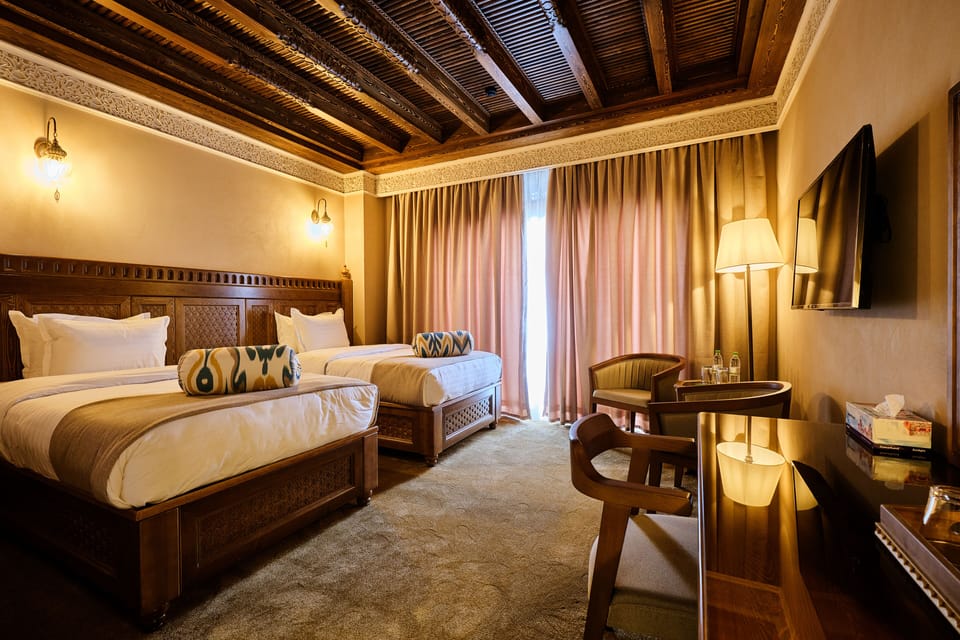 Standard Twin Room | In-room safe, desk, laptop workspace, blackout drapes