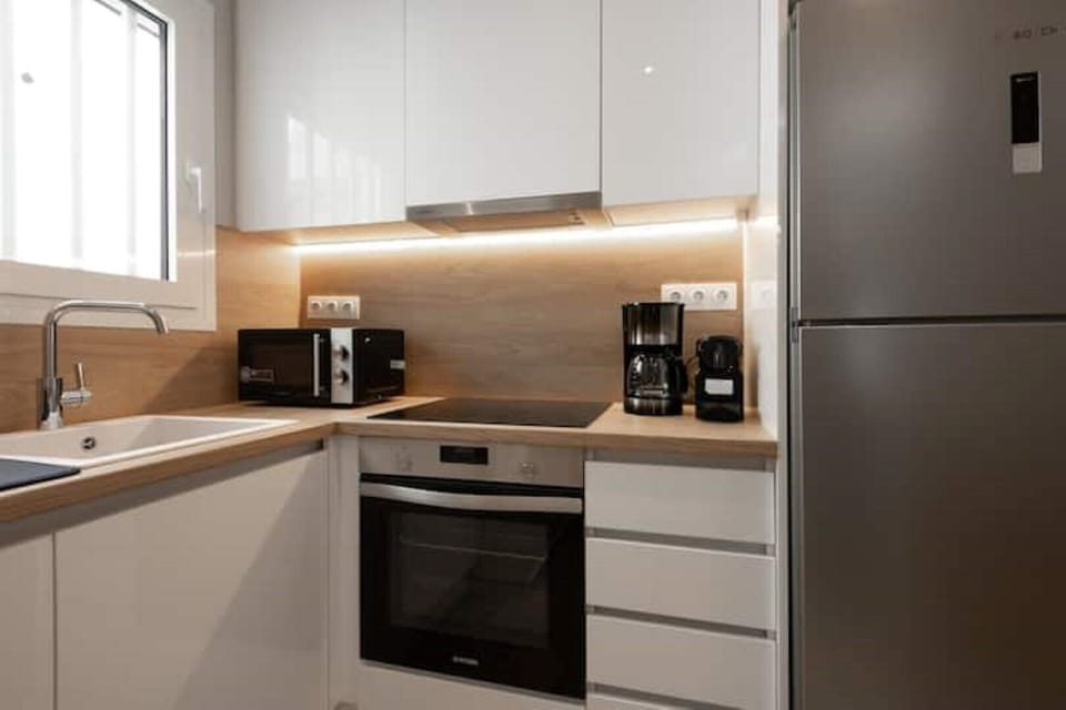 Fully-renovated (May 2023) kitchen 