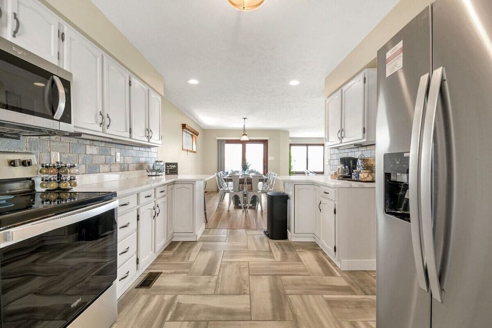 Enjoy the spacious counter space to prepare a full, chef's meal!