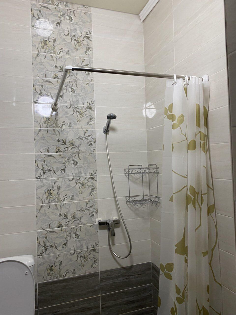 Deluxe Triple Room | Bathroom | Shower, free toiletries, hair dryer, soap