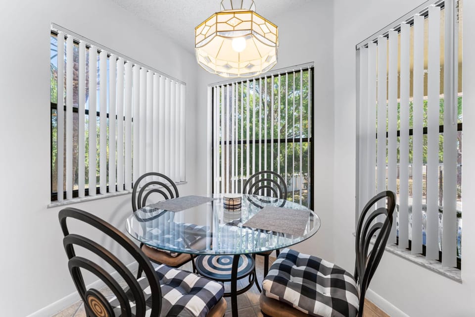 Breakfast Nook, view form kitchen