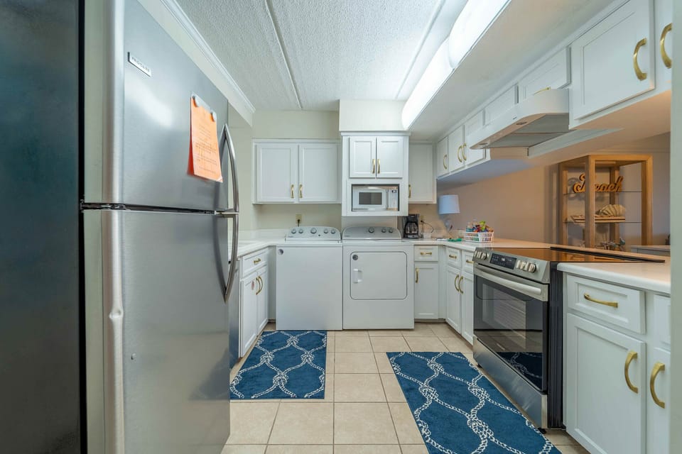 102 Kitchen 3