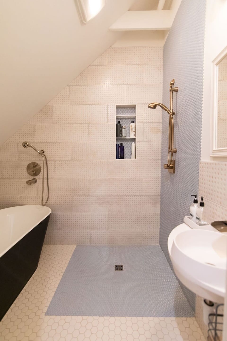 Soaking tub