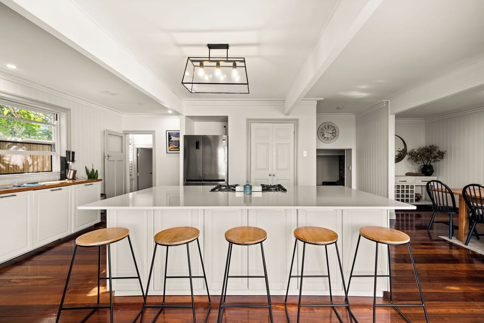 Kitchen with city and ocean views (1)
