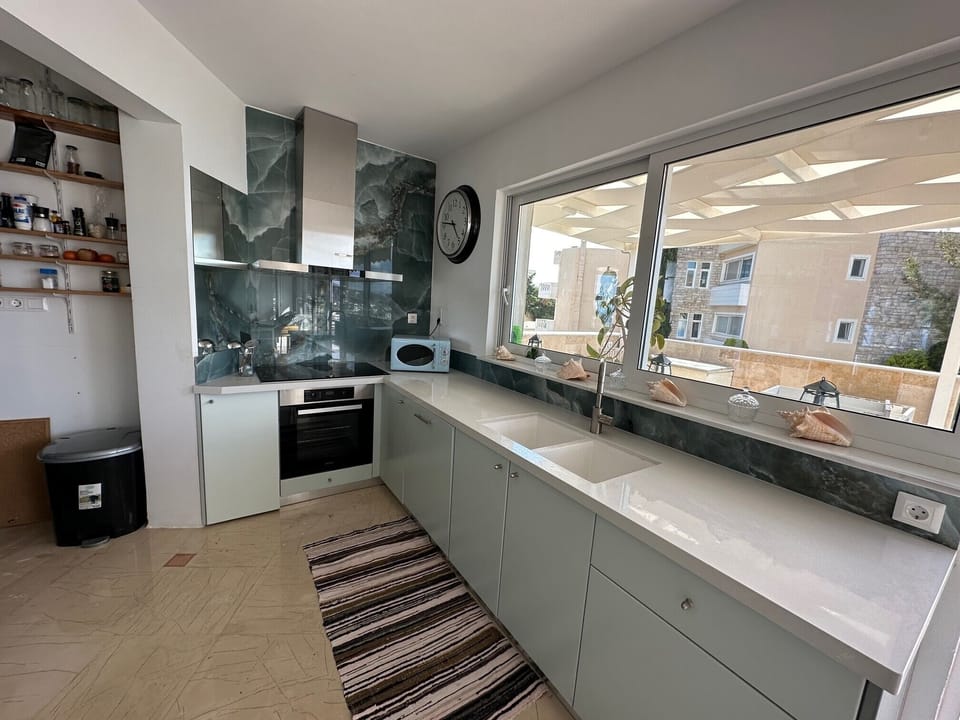 Apartment | Private kitchen | Fridge, microwave, oven, stovetop