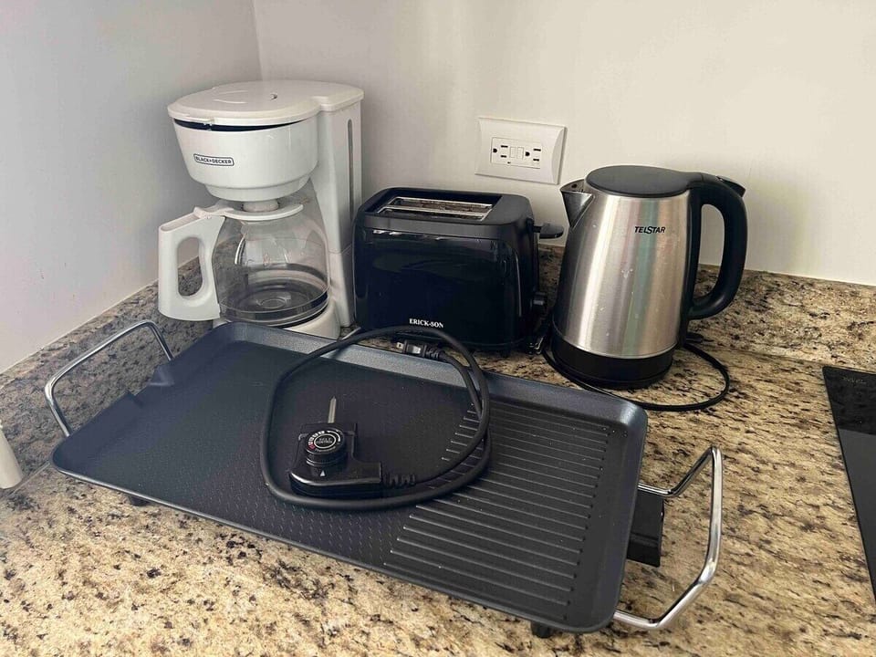 A kettle, toaster , coffee maker and an electric grill are all available for guests' use