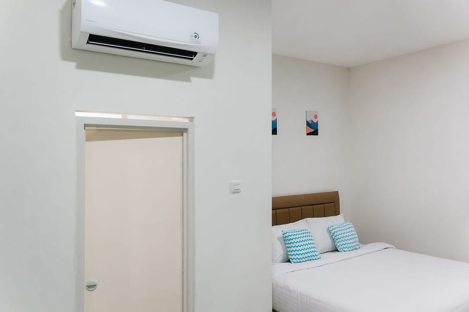 Deluxe Double Room | Desk, free WiFi, bed sheets