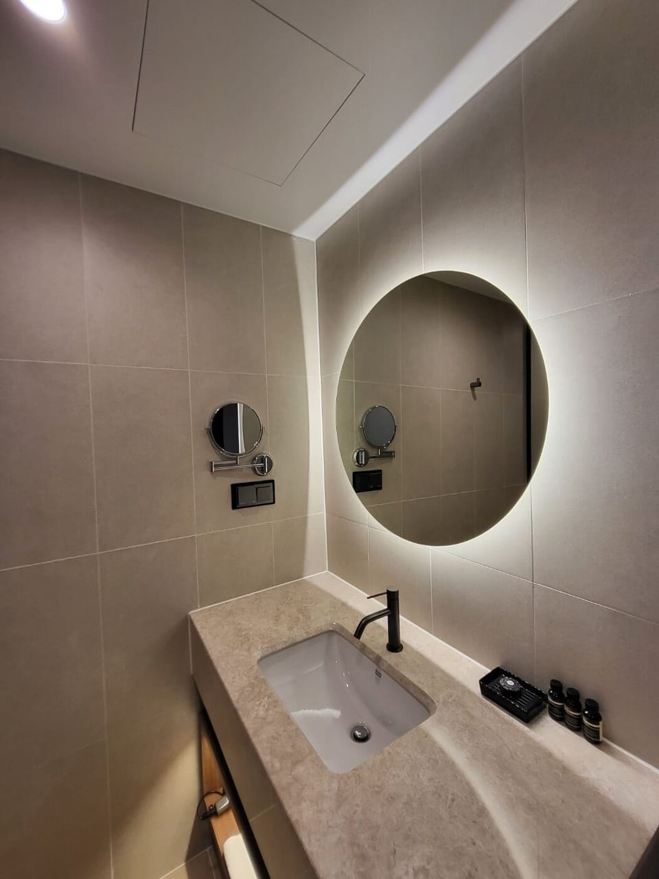 Shower, free toiletries, hair dryer, bathrobes