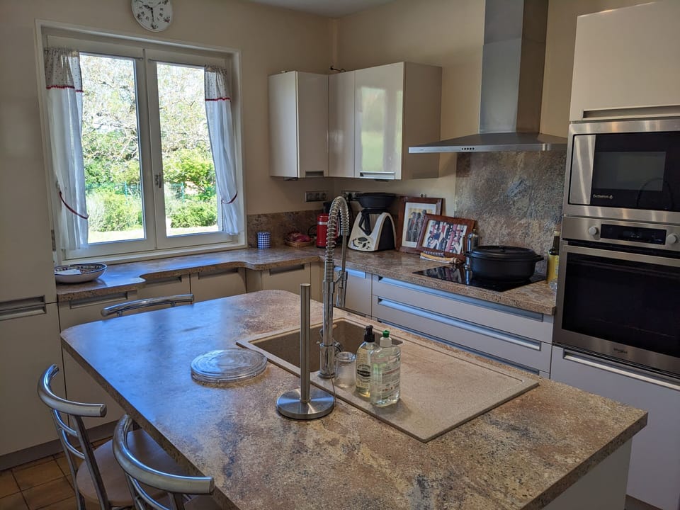 Fully equipped, modern kitchen