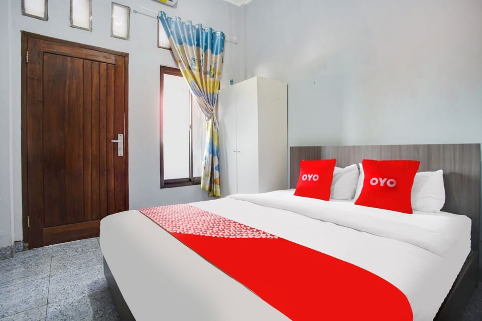 Standard Double Room | Premium bedding, desk, laptop workspace, WiFi (free)