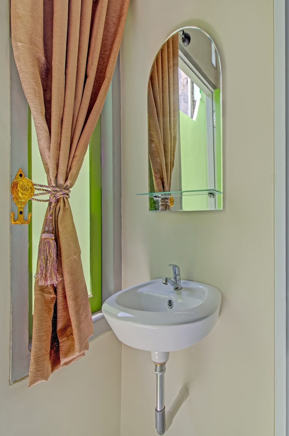Deluxe Twin Room | Bathroom | Shower, towels, toilet paper