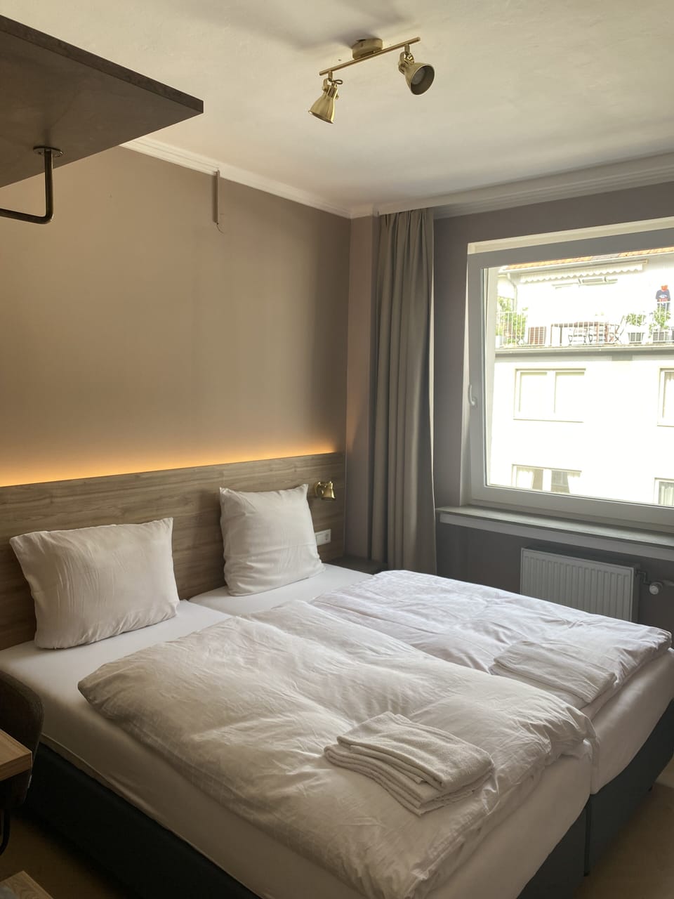 City Double Room, 2 Twin Beds | Desk, laptop workspace, free WiFi, bed sheets