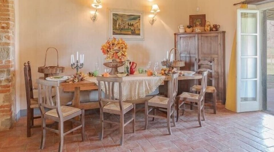 Deluxe Villa | Dining room