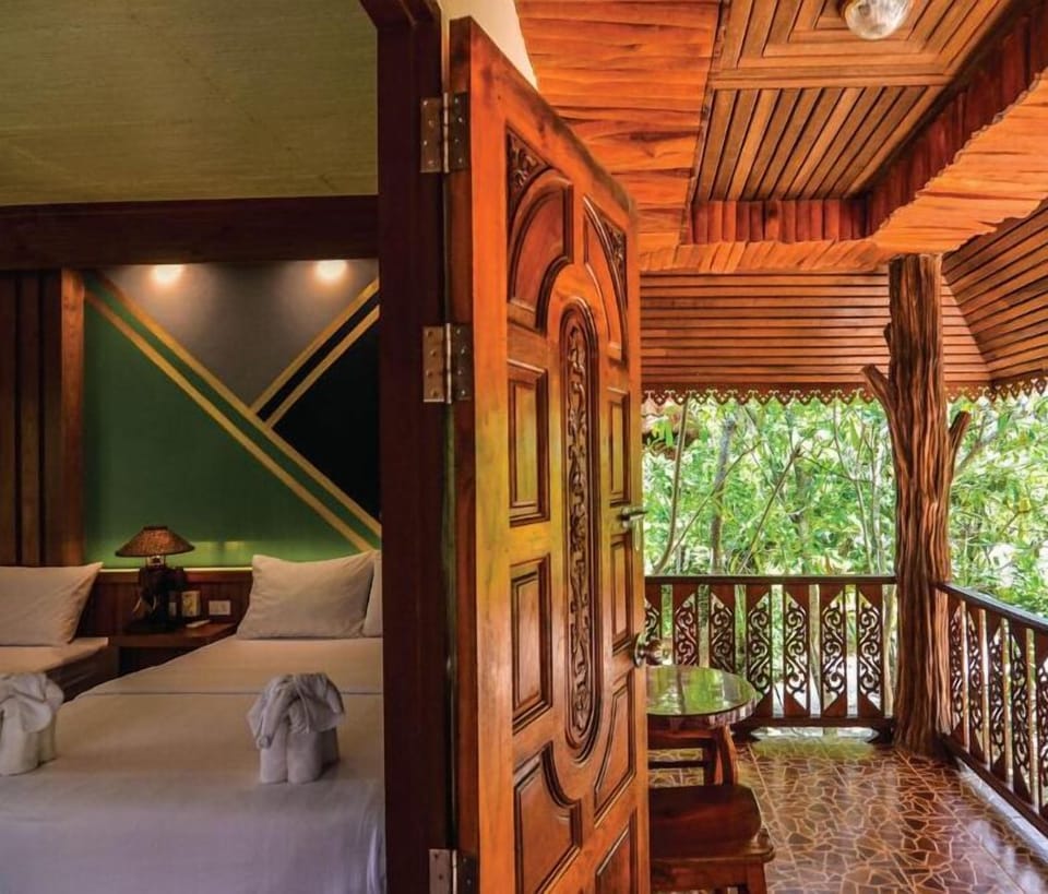 In-room safe, free WiFi, bed sheets