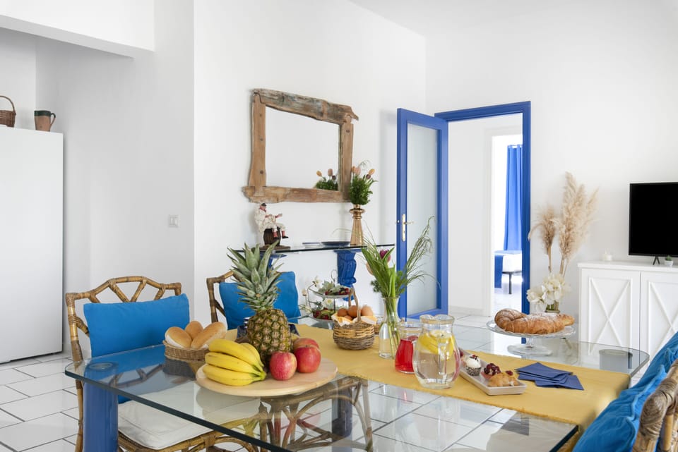 Deluxe Villa | Dining room