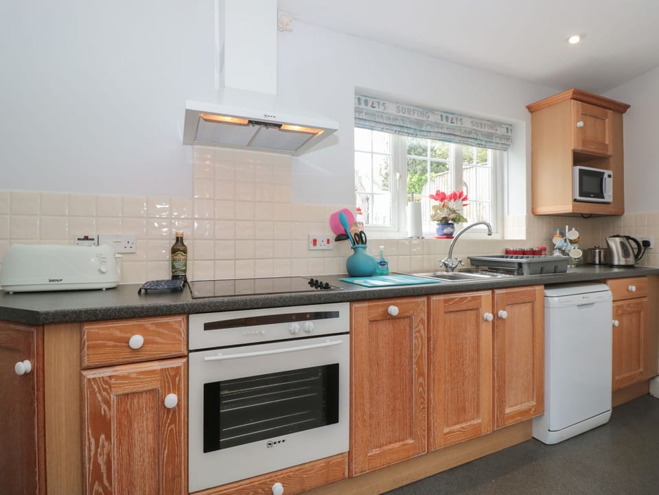 Fridge, dishwasher, electric kettle, toaster