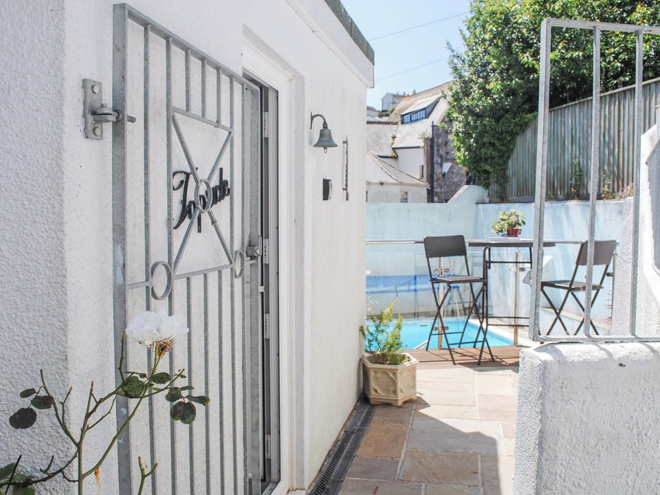 Cottage | Property grounds