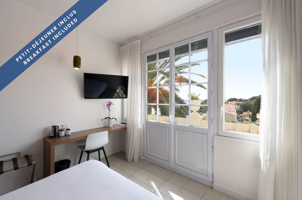 Superior Room | Desk, free WiFi, bed sheets