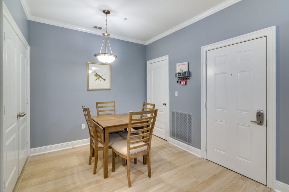 Dining Area | Dishware & Flatware Provided | Central A/C