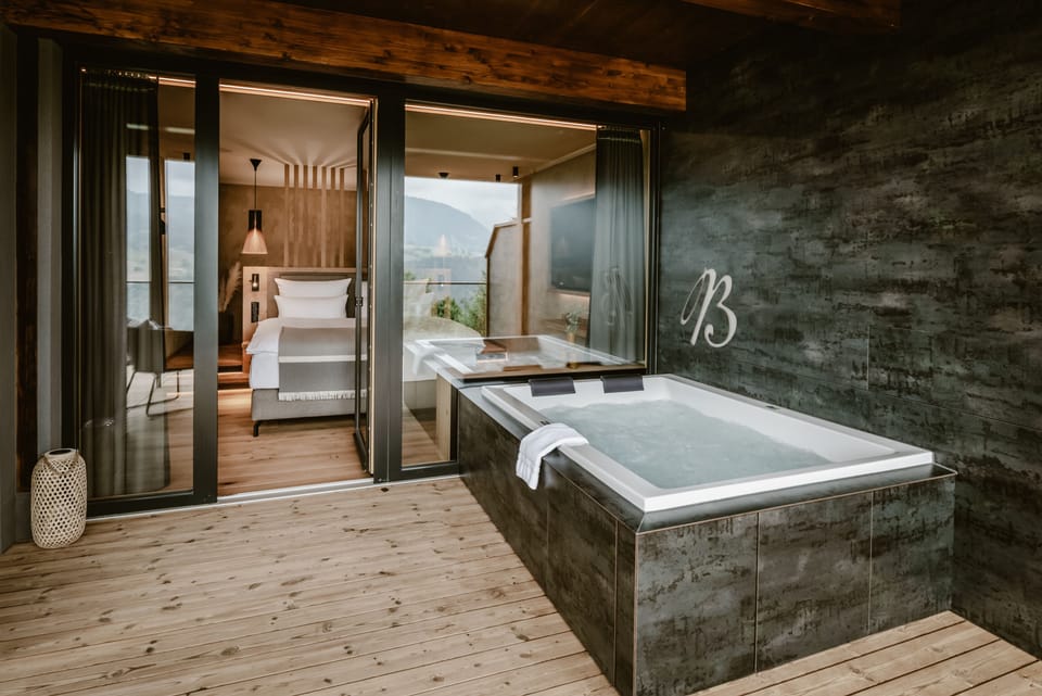 Exclusive Suite | Minibar, in-room safe, blackout drapes, travel crib