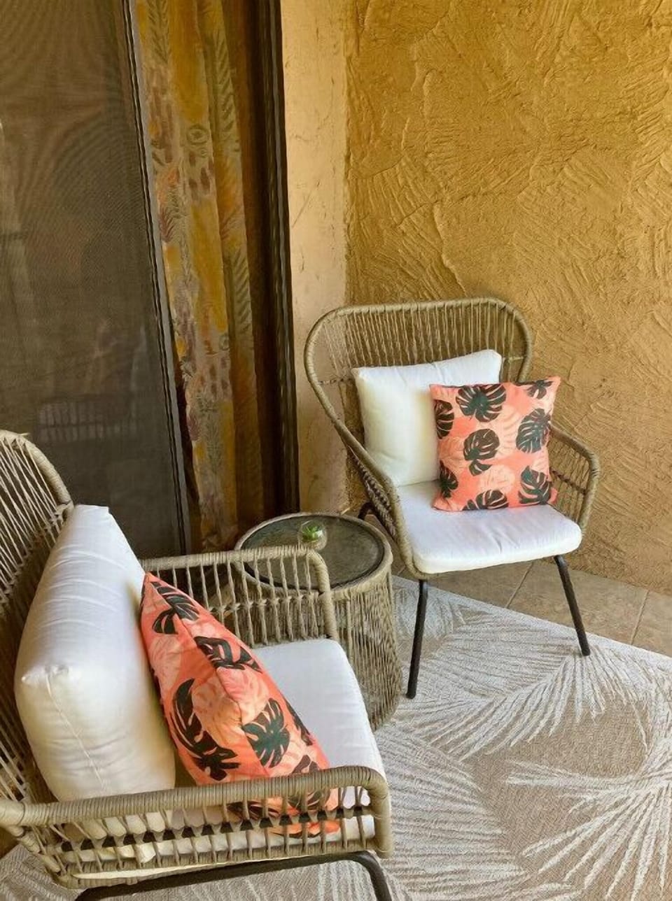Cozy, private balcony
