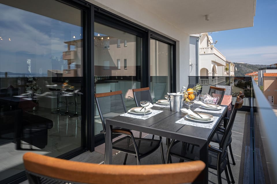 Apartment | Outdoor dining