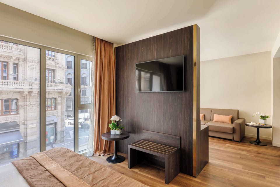 Junior Suite | Premium bedding, down comforters, minibar, in-room safe