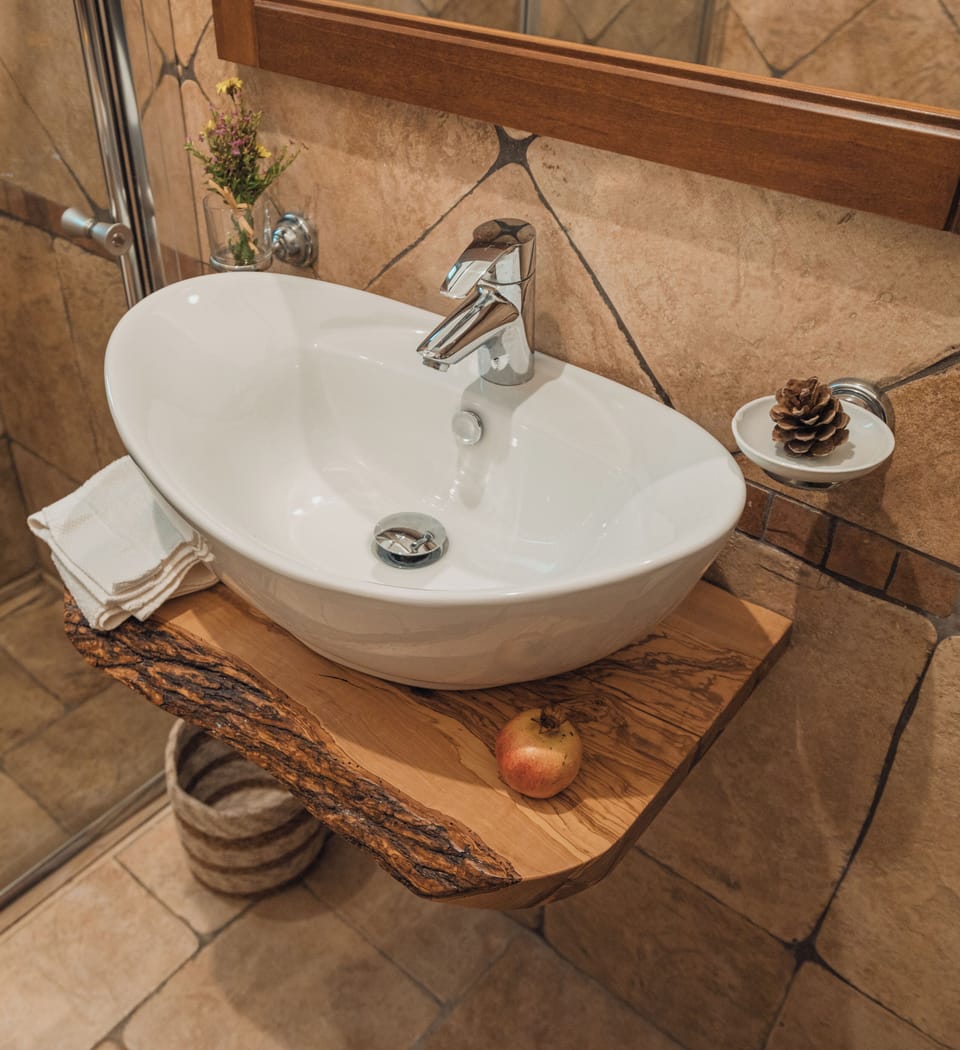 Junior Suite, Pool Access, Pool View | Bathroom | Shower, free toiletries, hair dryer, bidet