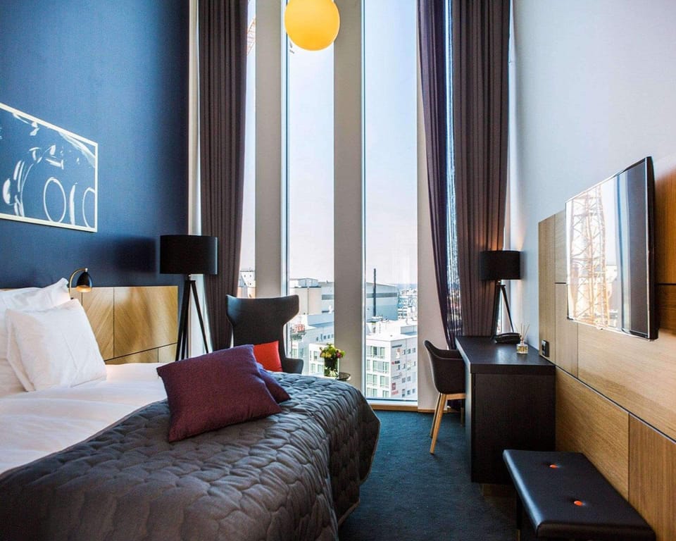 Hypo-allergenic bedding, minibar, in-room safe, desk