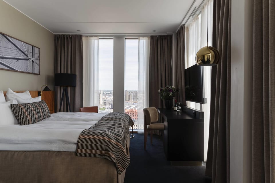 Superior Twin Room | Hypo-allergenic bedding available, minibar, in-room safe, desk