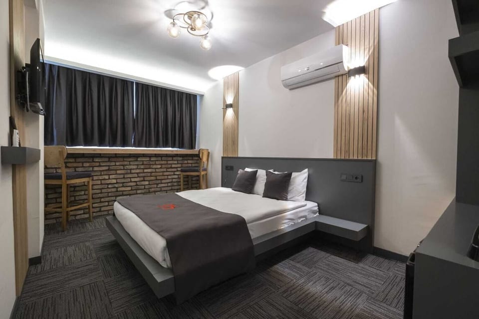 Standard Room | 1 bedroom, premium bedding, desk, laptop workspace