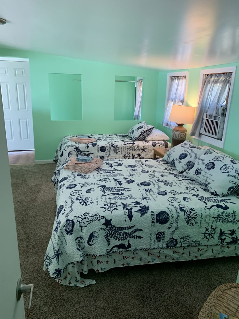 Indoors, Furniture, Bed, Bedroom, Room