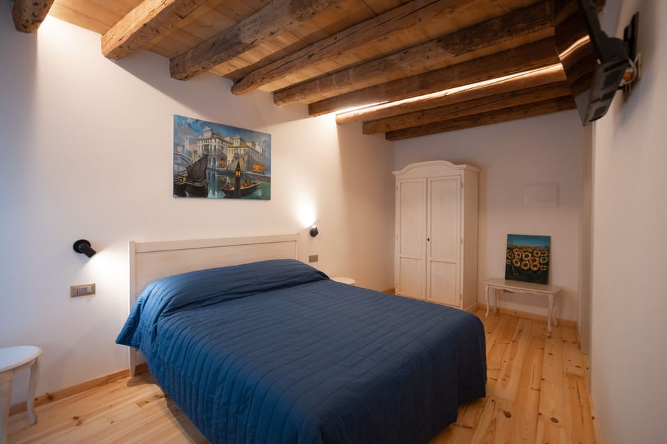 Classic Double Room (Maestrale) | Down comforters, minibar, in-room safe, desk