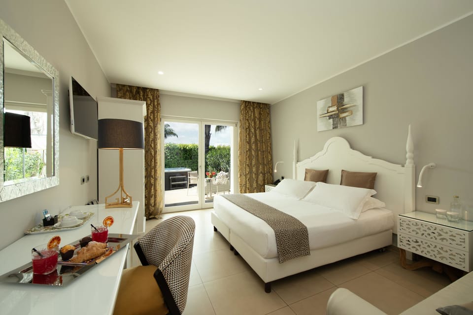 Deluxe with Patio Annex Building | Premium bedding, memory foam beds, minibar, in-room safe