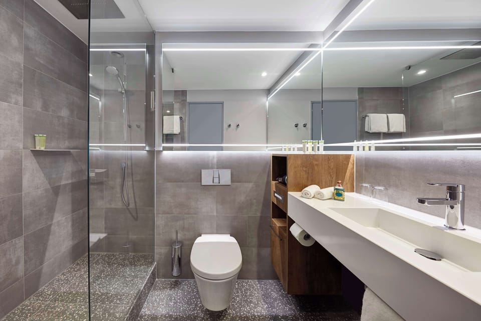 Shower, free toiletries, hair dryer, towels