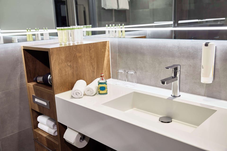 Shower, free toiletries, hair dryer, towels