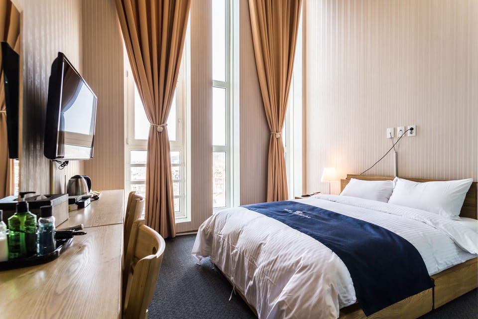 Premium bedding, down comforters, individually furnished, desk