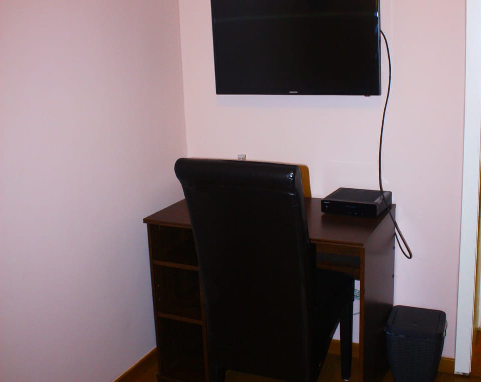 Standard Double Room | In-room business center