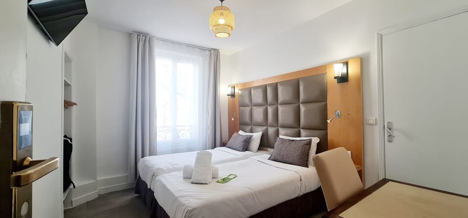 Classic Double or Twin Room | Desk, laptop workspace, iron/ironing board, free WiFi